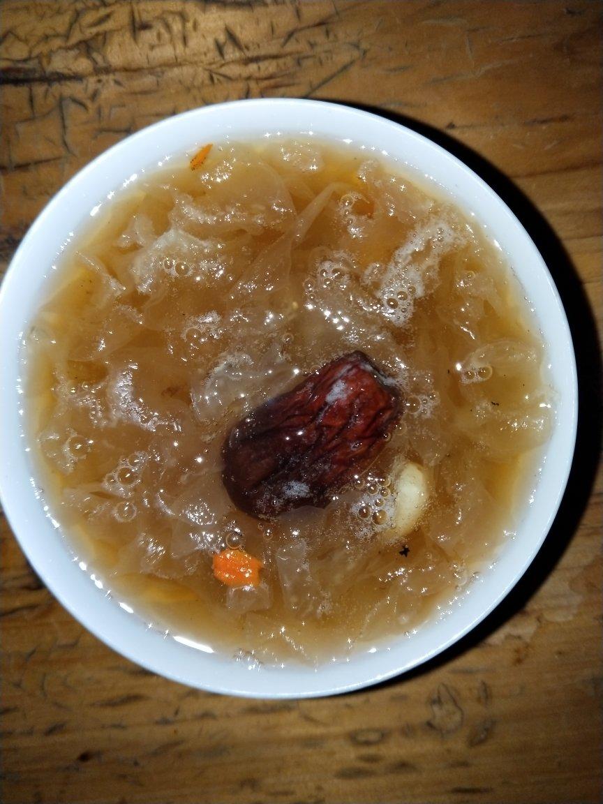 桂圆莲子银耳汤