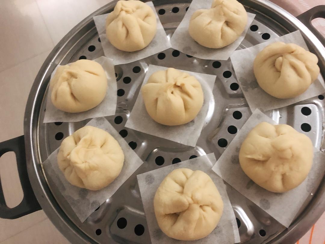 云朵般松软爆浆蜜汁叉烧包