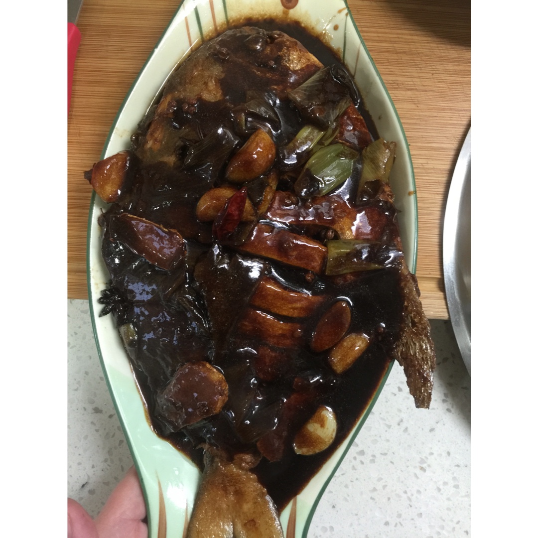 传统中式红烧平鱼