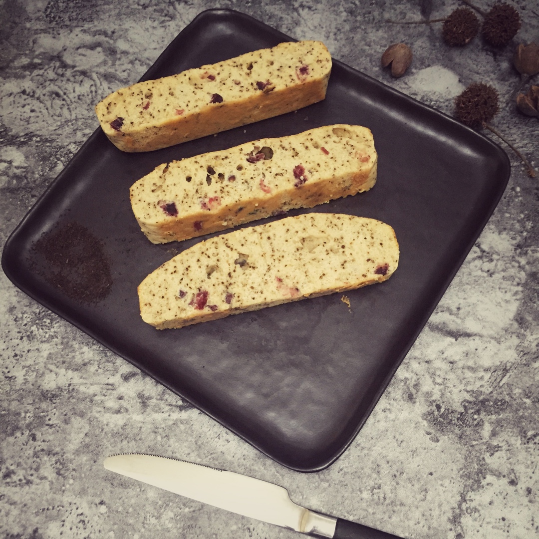 红茶蔓越莓比滋可巧蛋糕