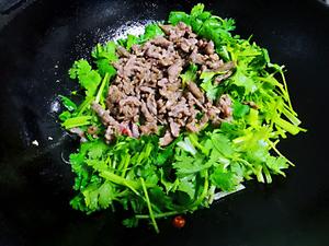 让牛肉成为你的拿手菜—香菜炒牛肉的做法 步骤8
