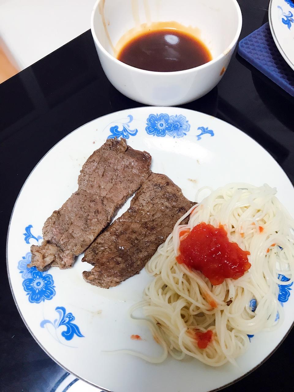 黑胡椒牛排（菲力牛排）—附黑胡椒汁的做法