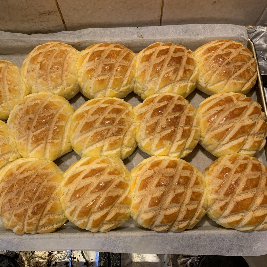 好吃到炸裂的港式菠萝包（附带制作酥皮的小视频）