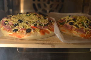 黑橄榄培根脆底披萨的做法 步骤14