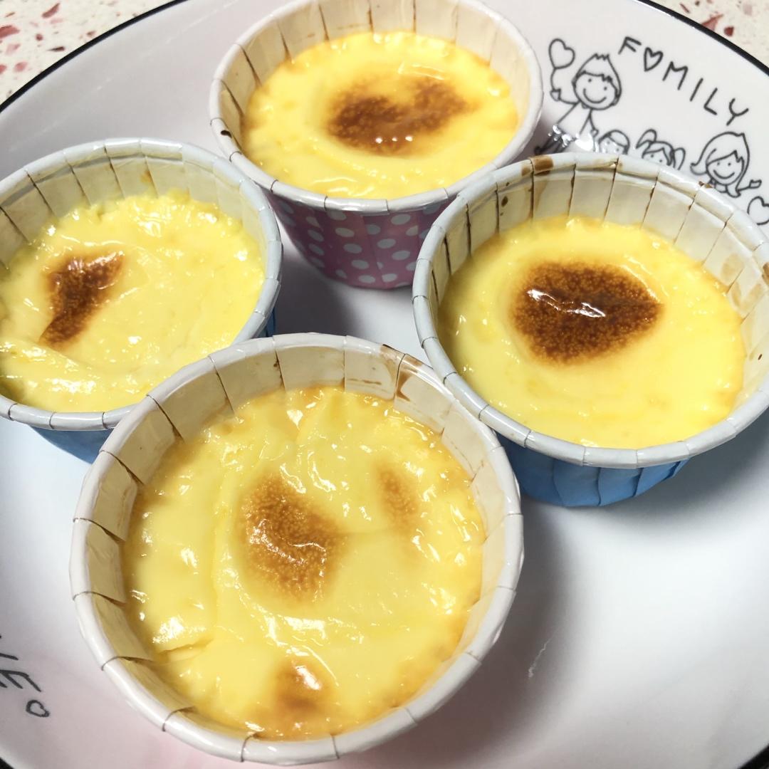 Crèmebrulée。法式烤布雷。焦糖布丁。