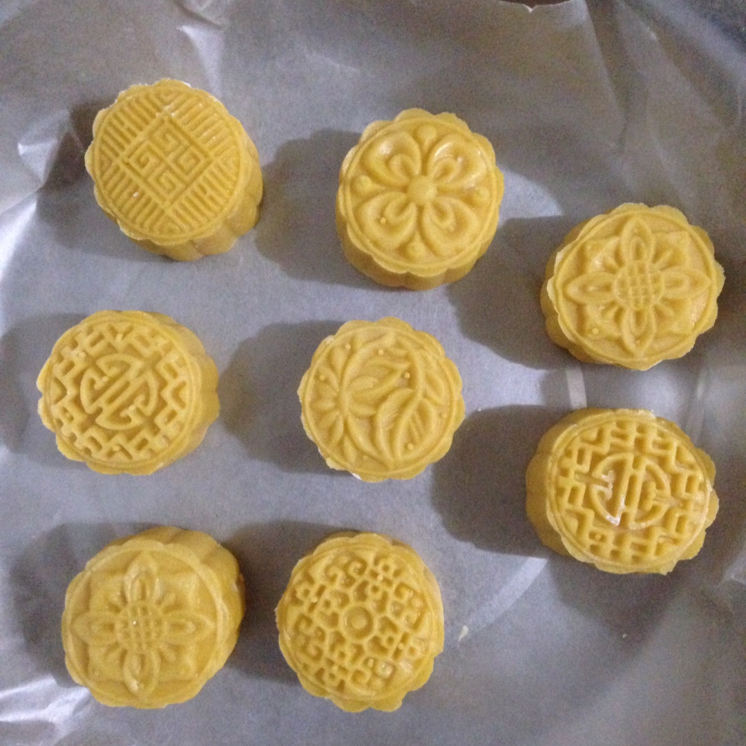 酥皮奶黄月饼