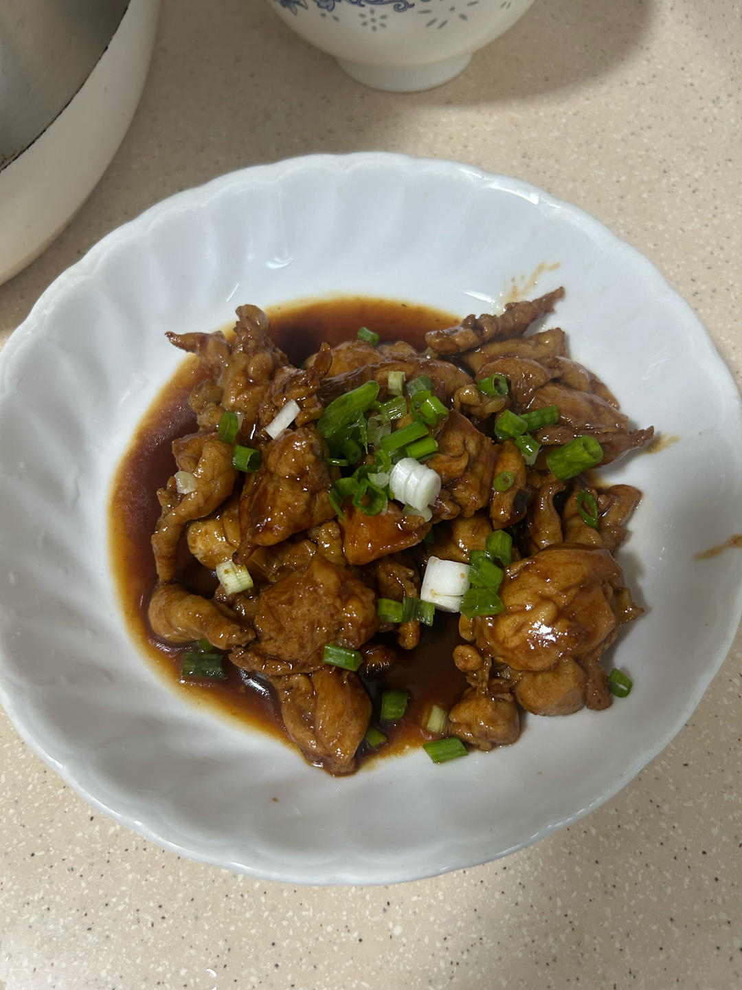 葱油焖鸡 | 我发现我的冰箱里总有鸡腿肉。