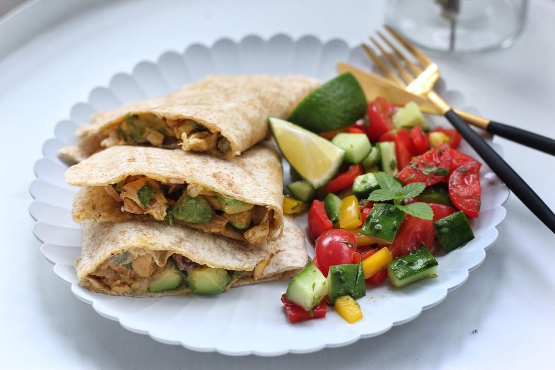 墨西哥鸡肉芝士薄饼佐沙拉