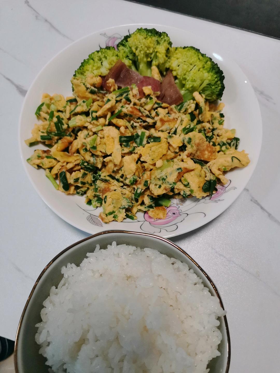 韭菜末炒鸡蛋