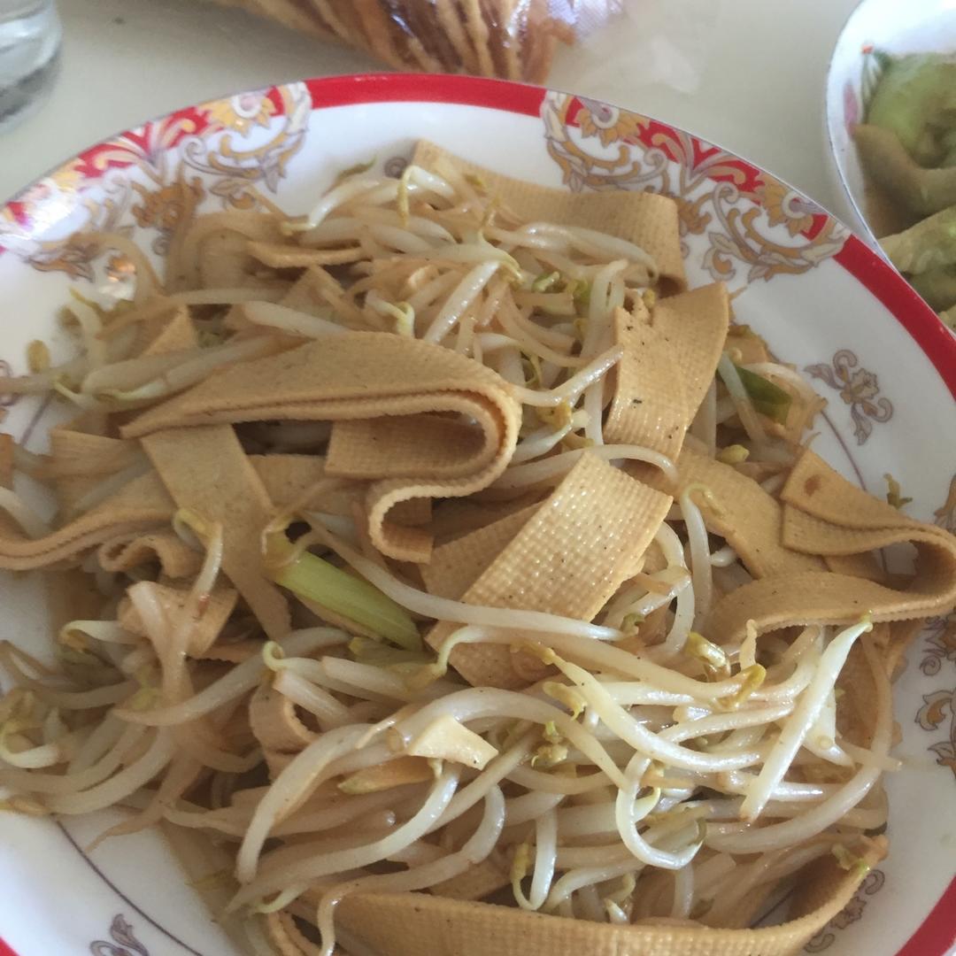 下厨房用户_y6is做的绿豆芽炒豆皮