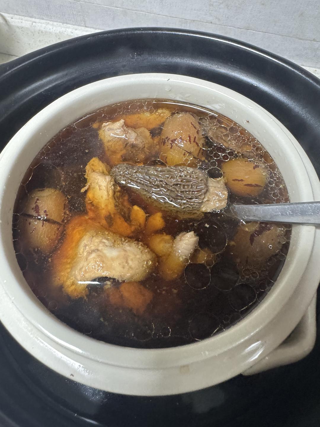 黑蒜羊肚菌汤                                   ➰增强免疫力