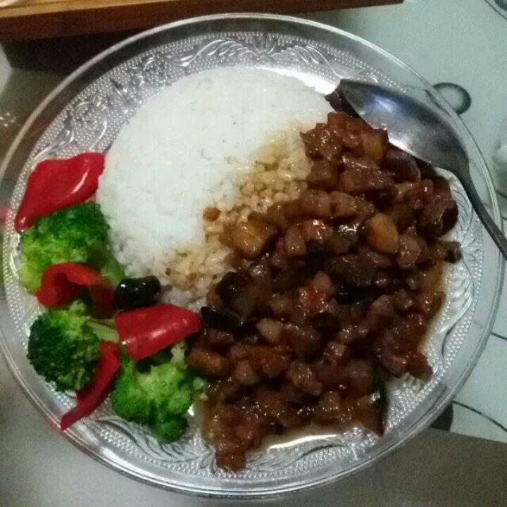 洋葱酥卤肉饭