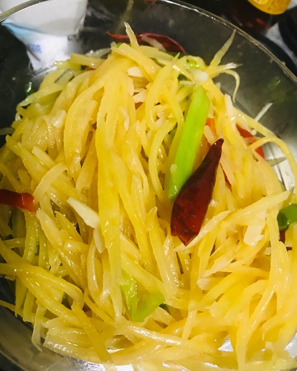 厨师长教你：“炝炒土豆丝”的家常做法，口感爽脆