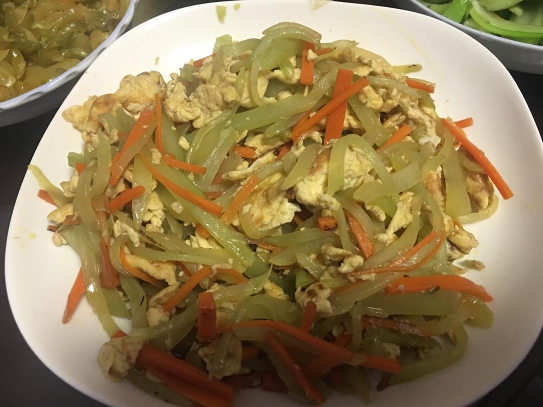 一上桌就空盘的莴笋丝