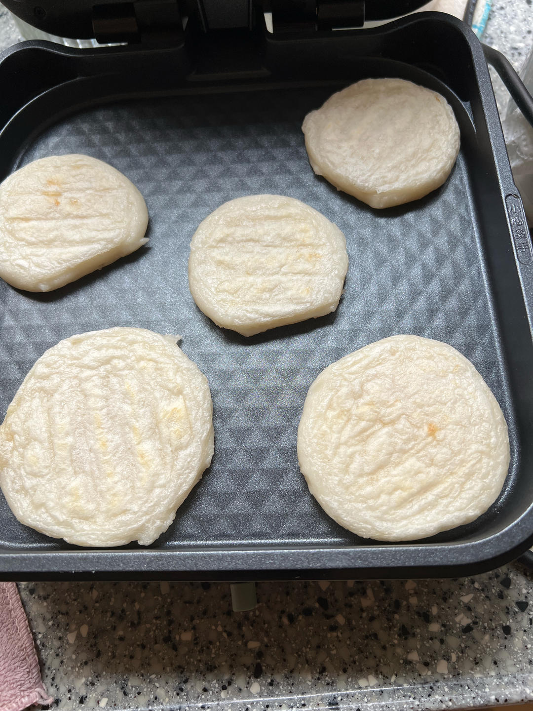 苹果别直接吃了，做成糯米饼，香甜软糯好吃极了，孩子连吃三个