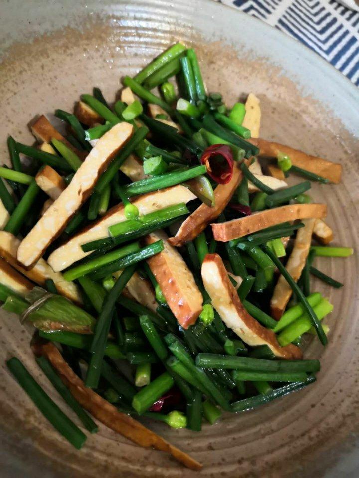 韭菜苔炒香干