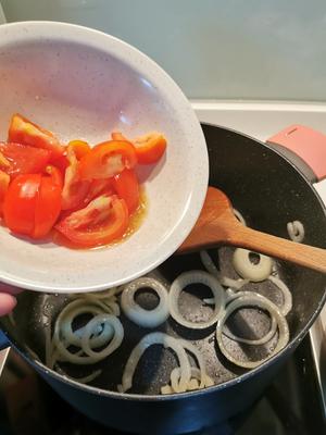 娃娃番茄煲菜汤(Tomato Cabbage Soup)的做法 步骤6