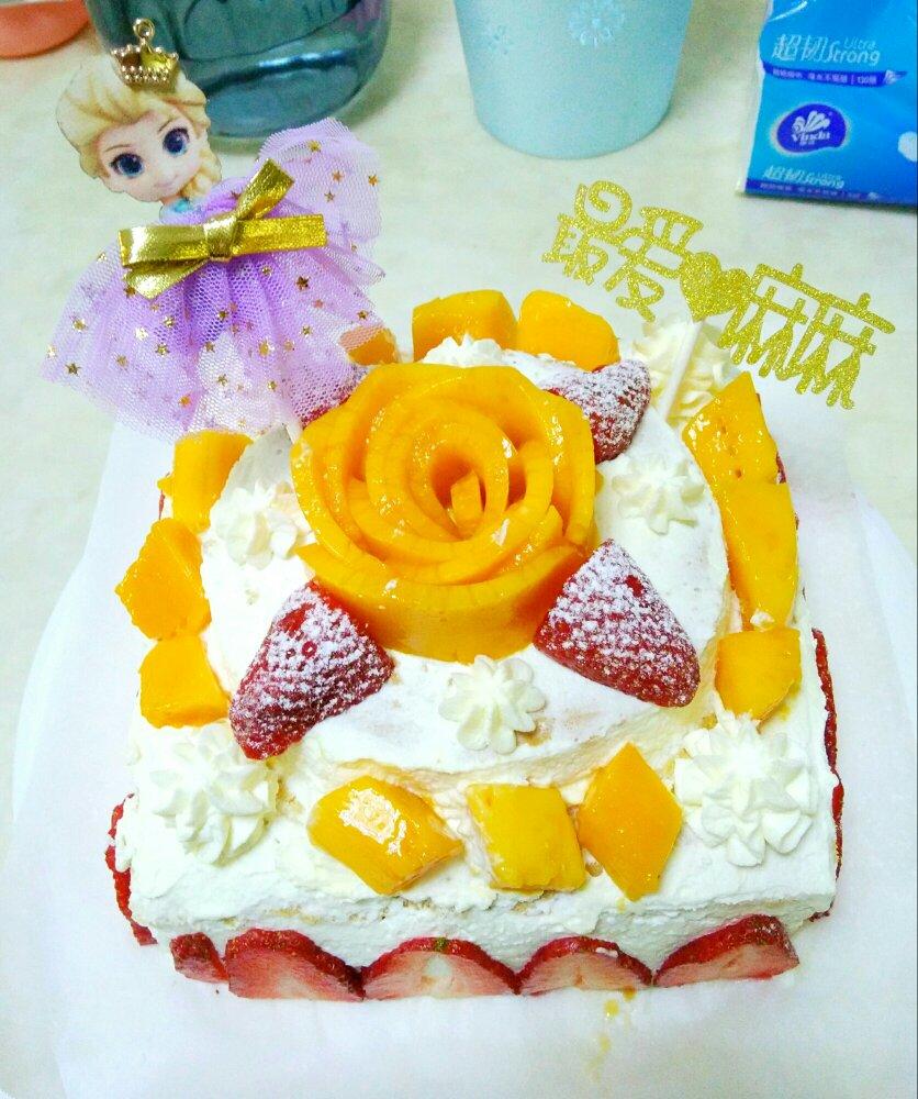 奶油水果装饰蛋糕
