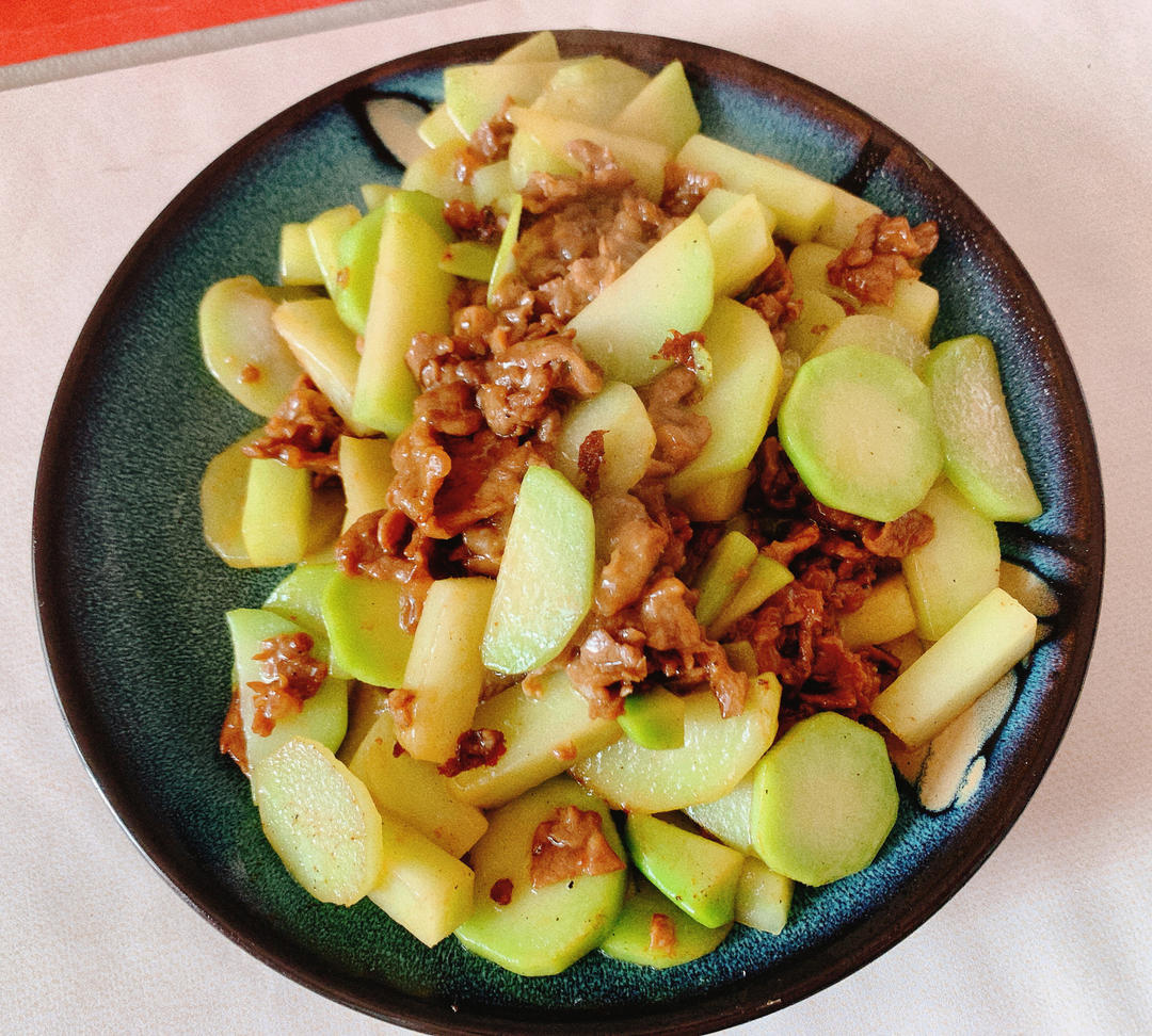 简单快手牛肉炒芥蓝笋的做法