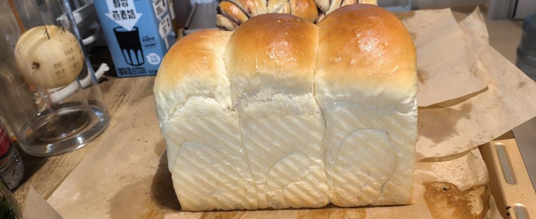 奶香纯粹的重料淡奶油吐司