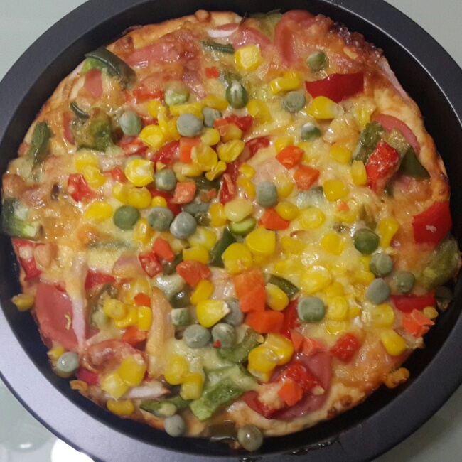 薄饼脆皮火腿pizza