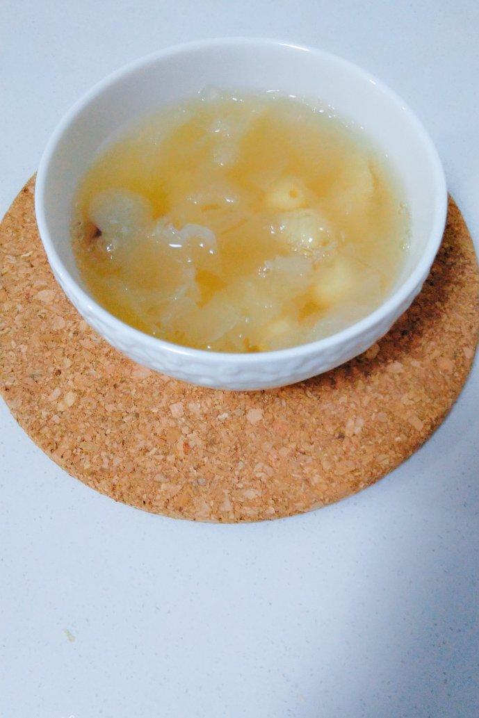 银耳莲子桂圆羹