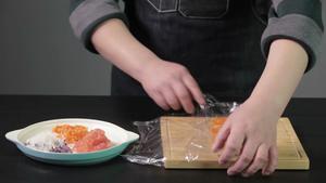 西红柿烩肉饭 | 爸爸厨房 VOL . 99 西红柿 胡萝卜 洋葱 鸡肉 米饭的做法 步骤4