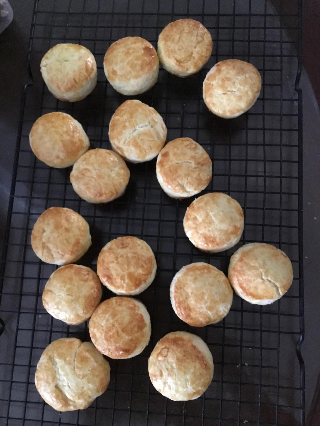 【视频】3分钟 奶油司康Scone(可能是世界上最快手的司康) 消耗淡奶油～