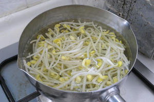 菠菜拌黄豆芽的做法 步骤4