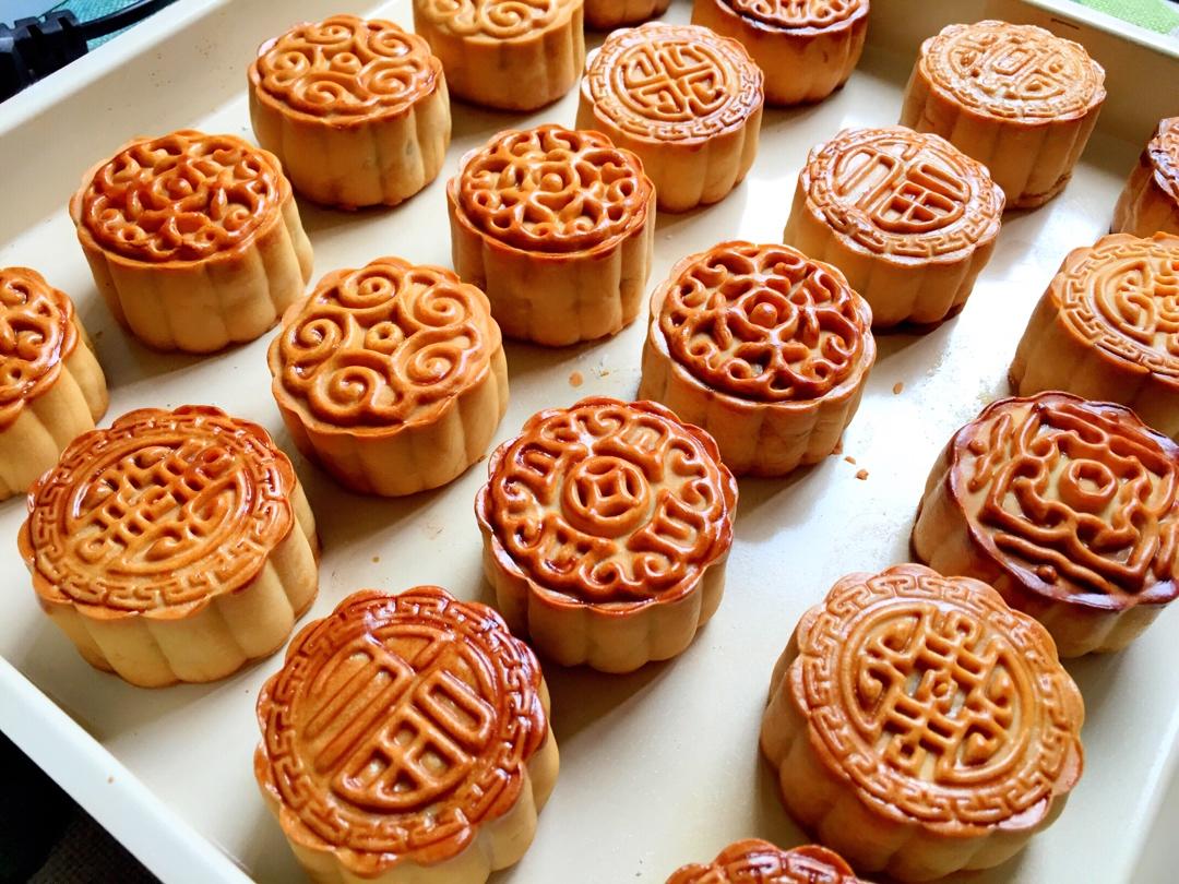 广式月饼—蛋黄莲蓉月饼