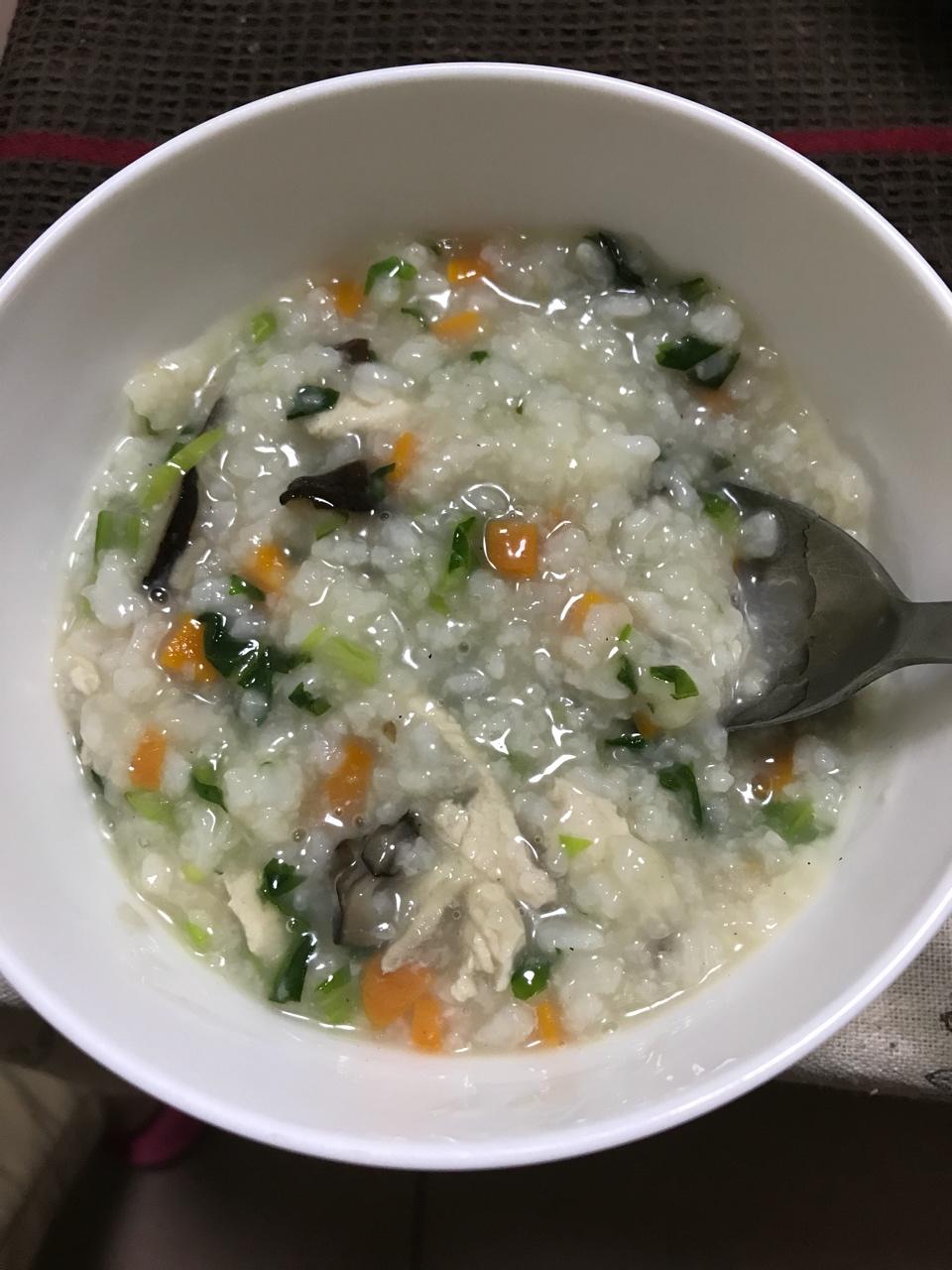 生滚香菇鸡肉粥