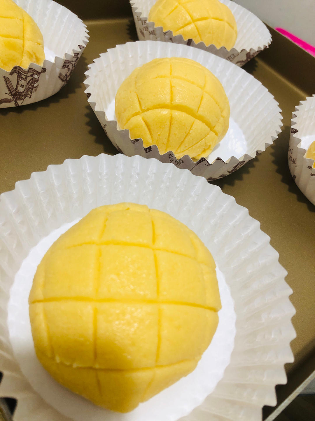 好吃到炸裂的港式菠萝包（附带制作酥皮的小视频）