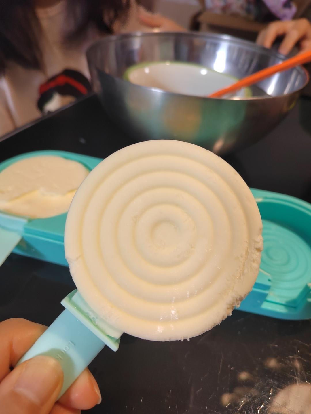 自制冰淇淋（懒人版无需搅拌的冰淇淋）