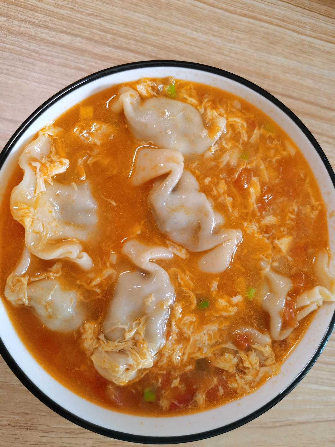 番茄浓汤饺子