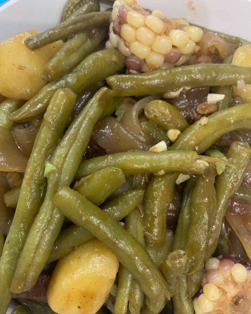 五花肉炖芸豆土豆￨好吃到流泪