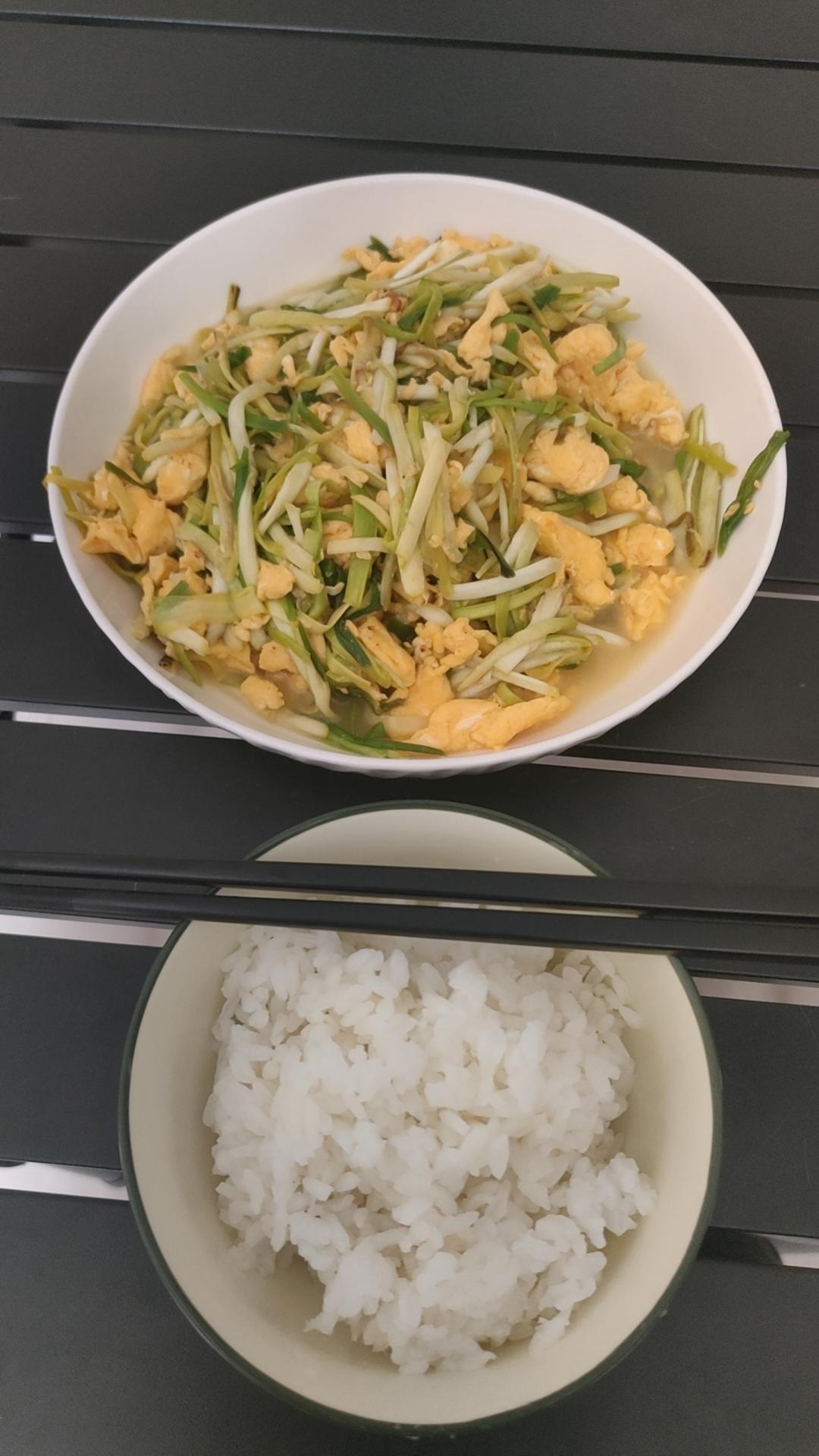 蒜苗炒鸡蛋
