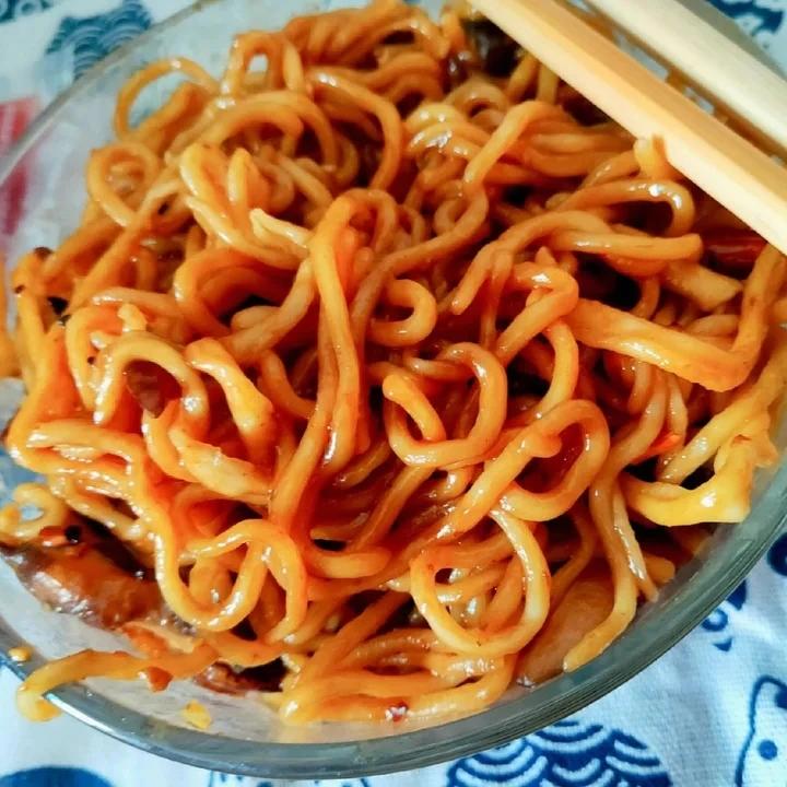 ❤超级简单的香菇鸡腿肉焖面