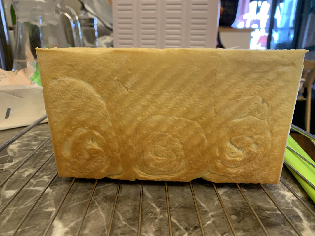 做一次就成功的牛奶吐司面包（手和面揉出手套膜）最后附全麦吐司