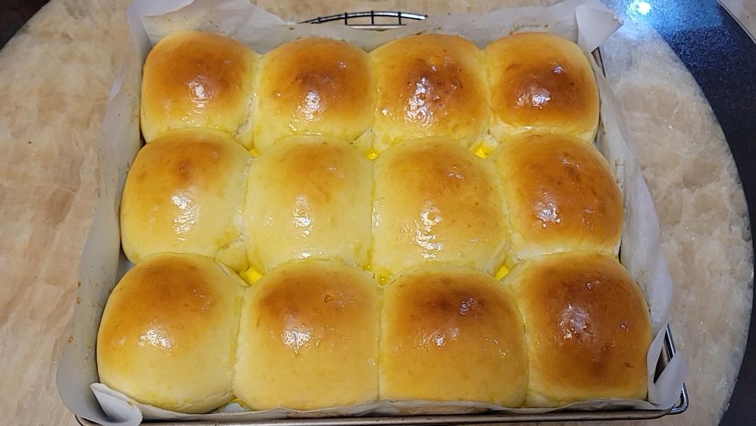 羽毛般柔软拉丝 | 奶呼呼的牛奶云朵小餐包