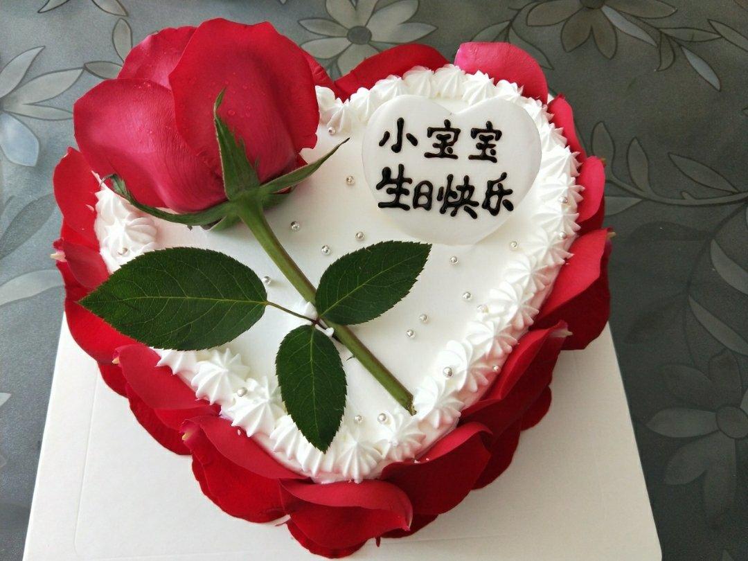 草莓戚风生日蛋糕