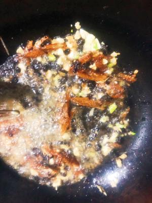 不用放盐的                               豆豉鲮鱼油麦菜的做法 步骤3