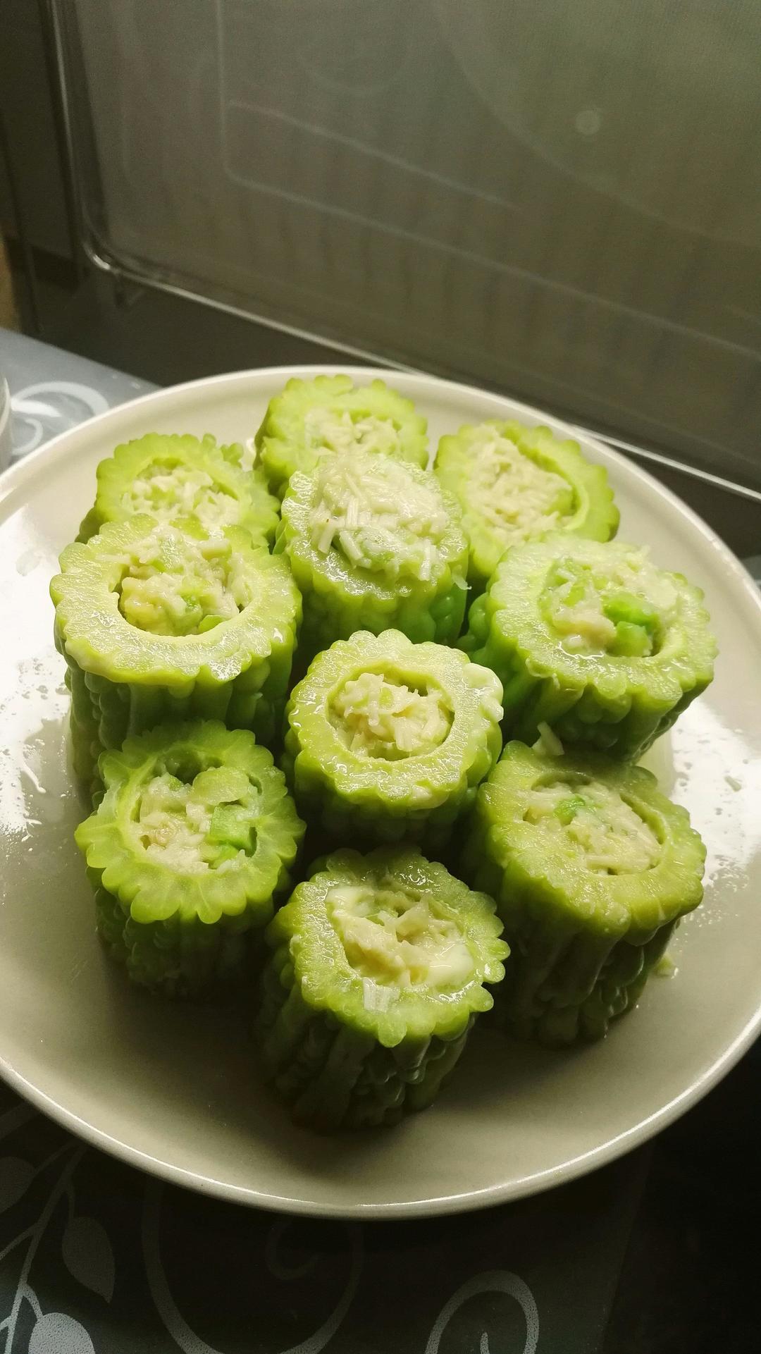 金针菇酿苦瓜，无难度超爽口的做法