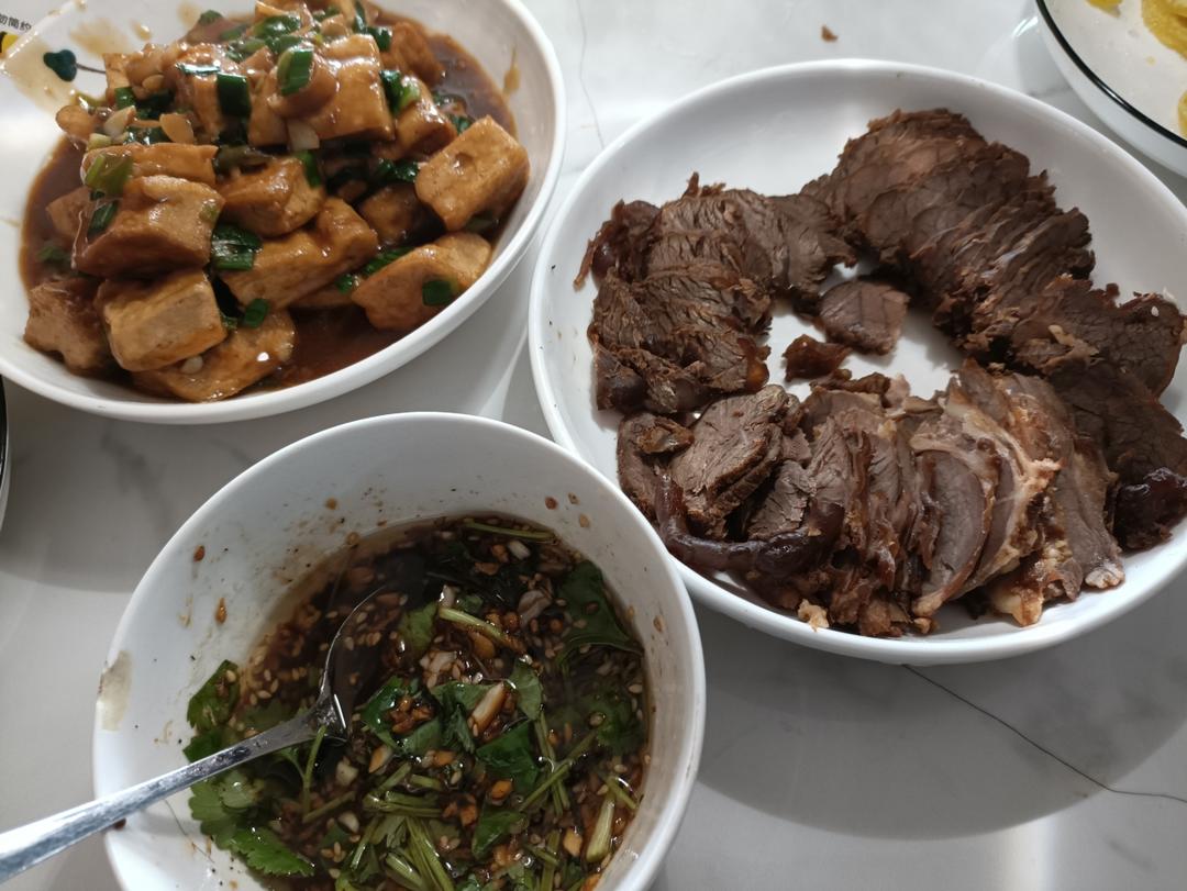 先熬卤汤后卤肉的五香酱卤牛肉（附蘸料配方➕老卤汤保存方法）