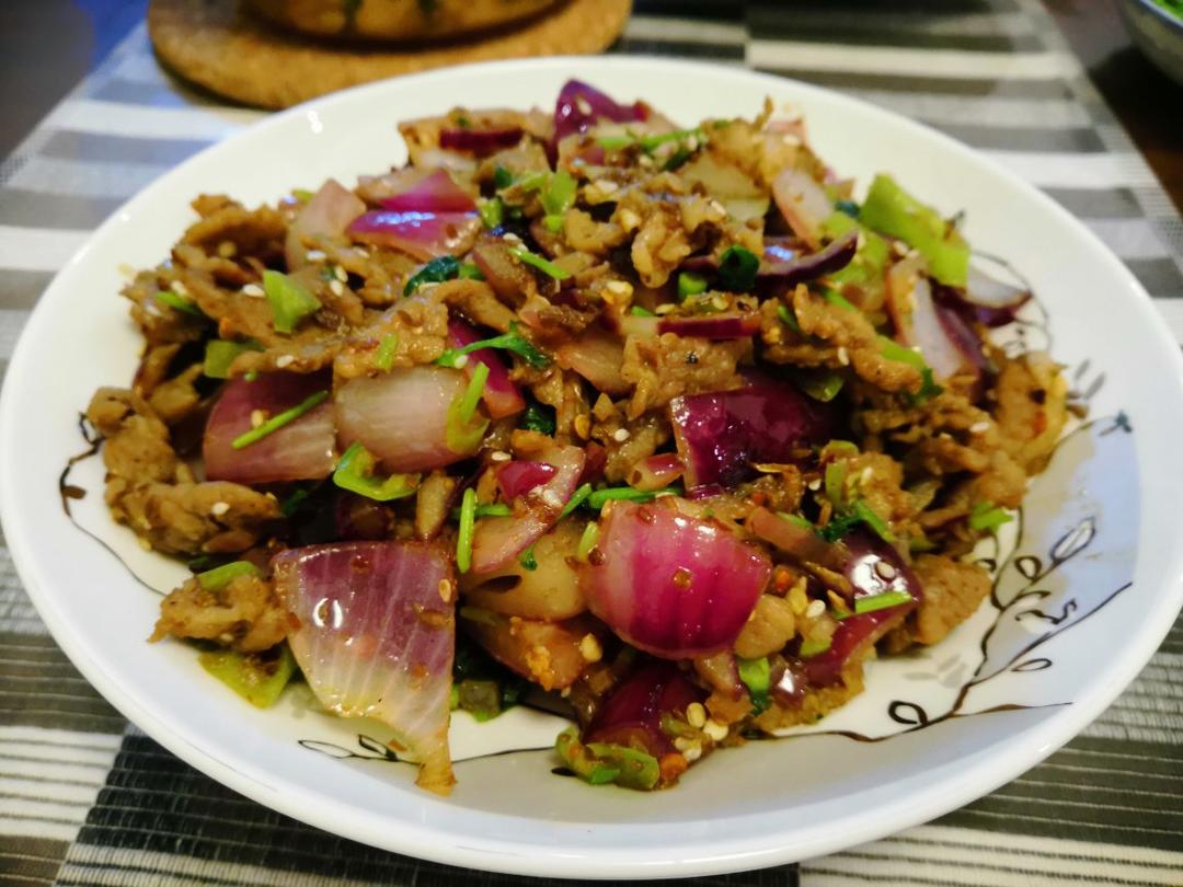 厨师长教你：“孜然羊肉”的家常做法，香味浓郁，简单易学，收藏