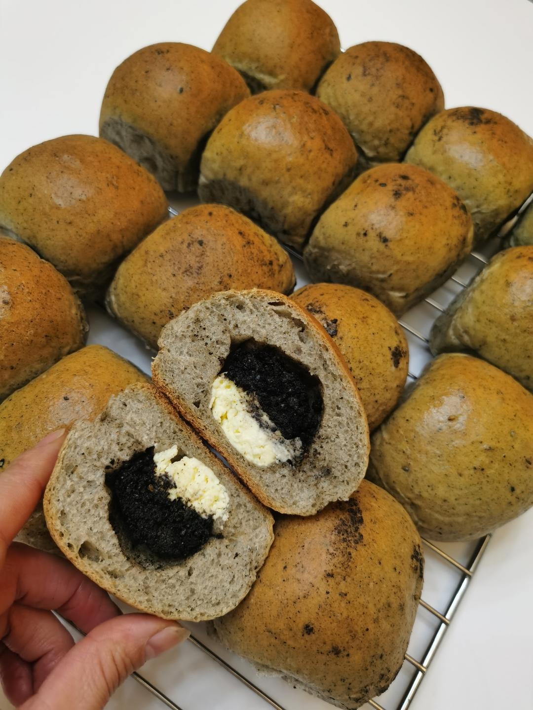 黑芝麻奶酪面包