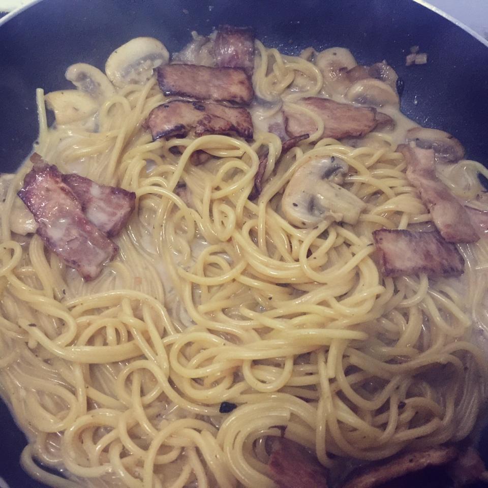 白蘑菇奶油培根意面