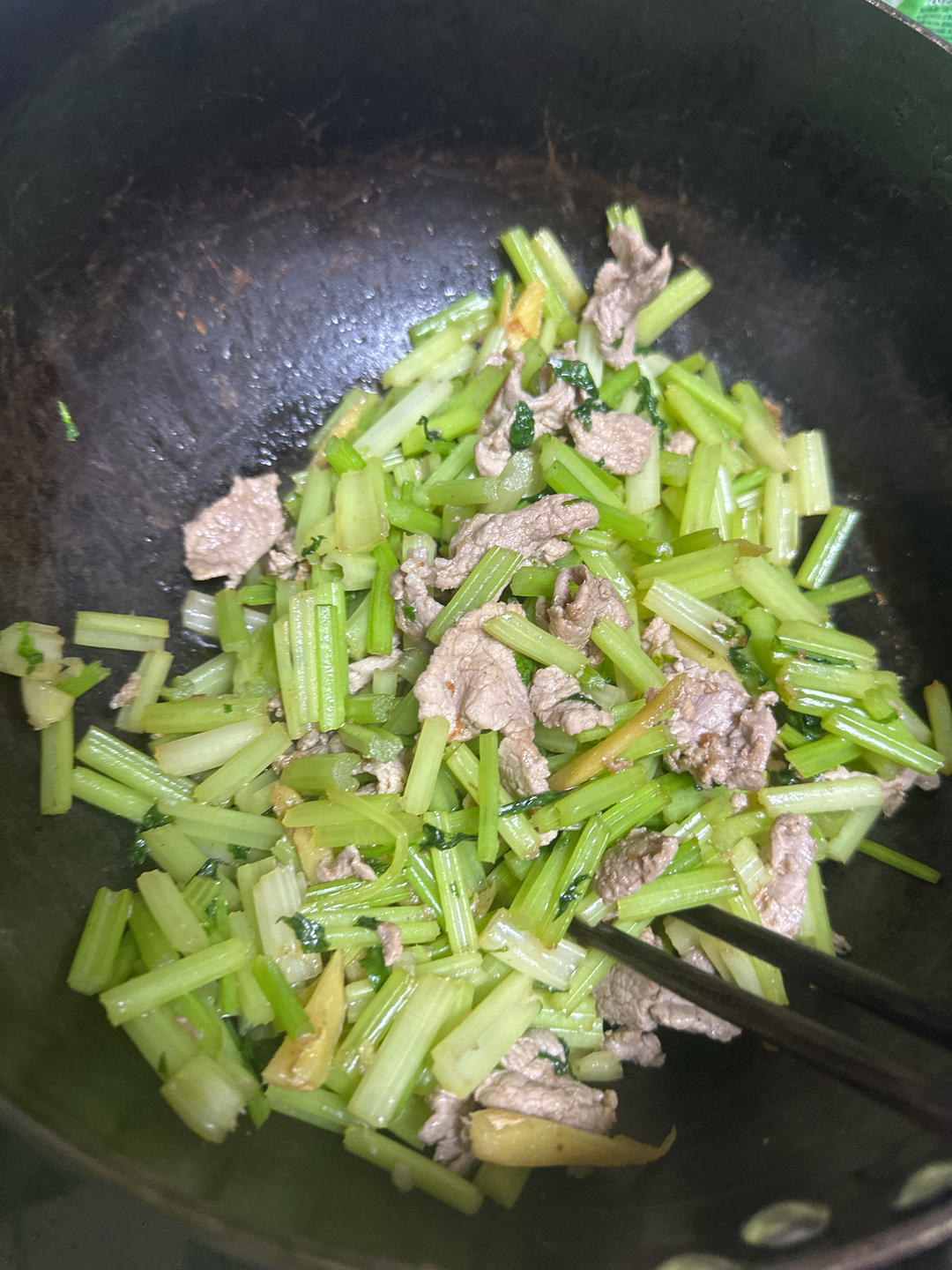 芹菜炒肉