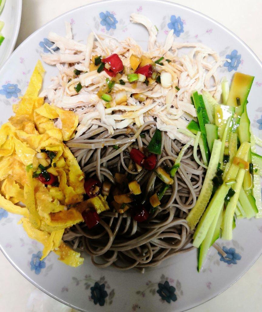 快手减脂餐❗️爆好吃的凉拌鸡丝荞麦面
