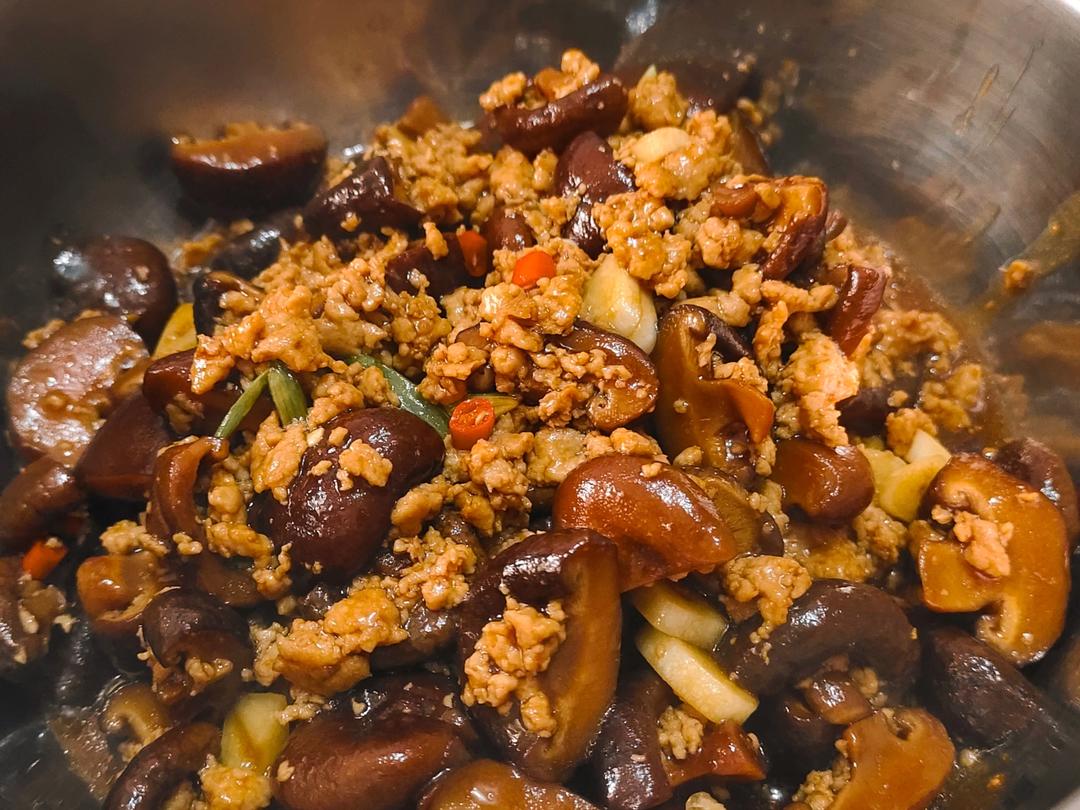 酱汁浓郁！超级下饭的家常菜肉末香菇