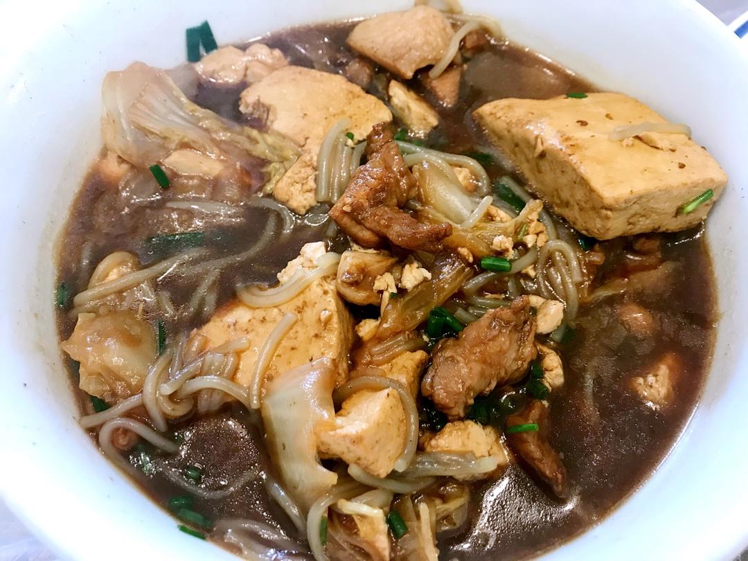 冻豆腐白菜炖五花肉